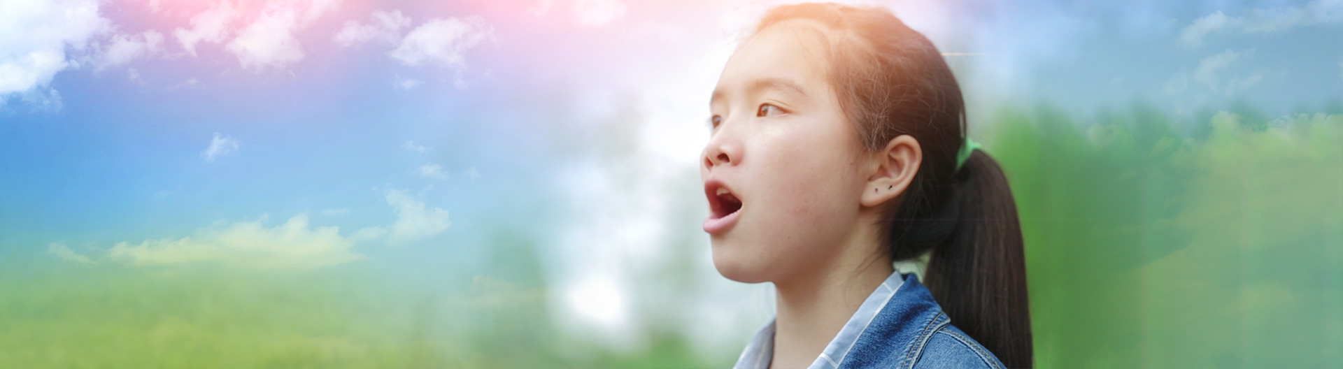 用童声照亮童心