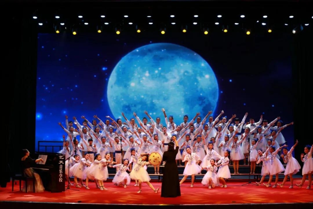 四、中小学合唱展演百花齐放，各有千秋
