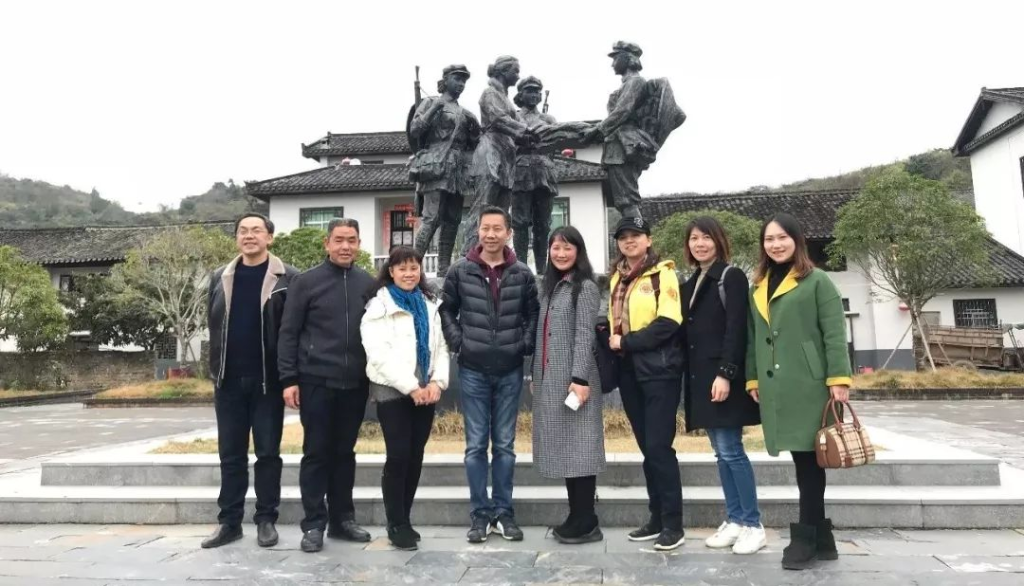 “半条被子”温暖中国，“一间教室”温暖汝城