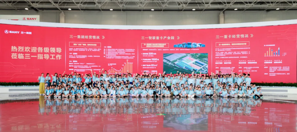 以研兴学·科技筑梦｜当孩子摸到智能生产线的那一刻，他们的“科学梦”被点燃了！